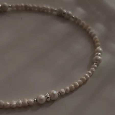 שרשרת פנינים עדינה