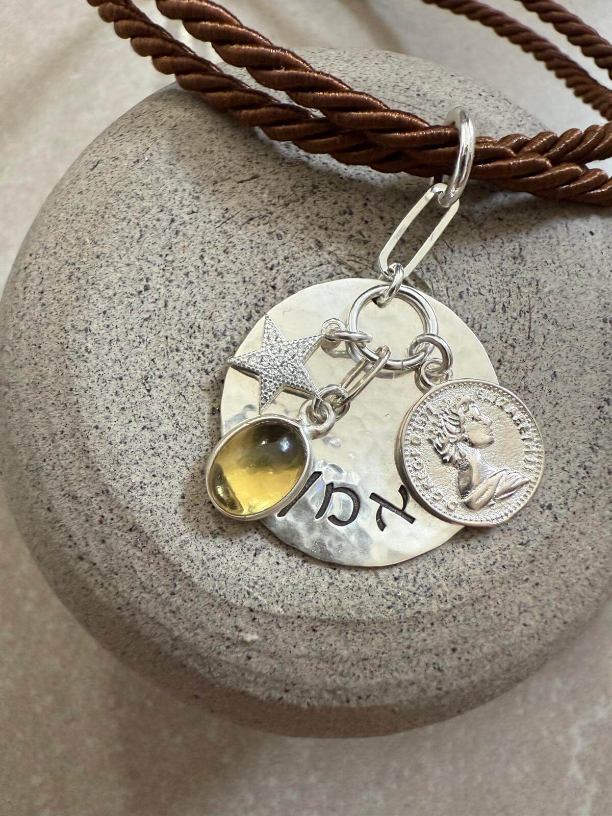 שרשרת אמן לשפע והגשמה